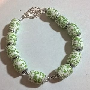 greenpaperbeadbracelet.jpg