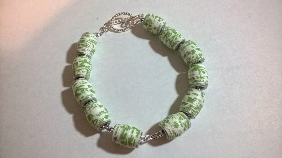 greenpaperbeadbracelet.jpg